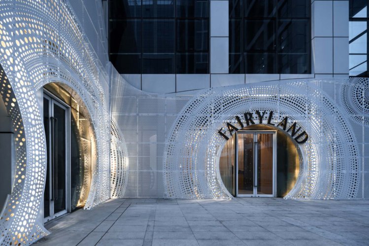 Bermain di Kota Awan Fairyland Premium Cafe, Dalian