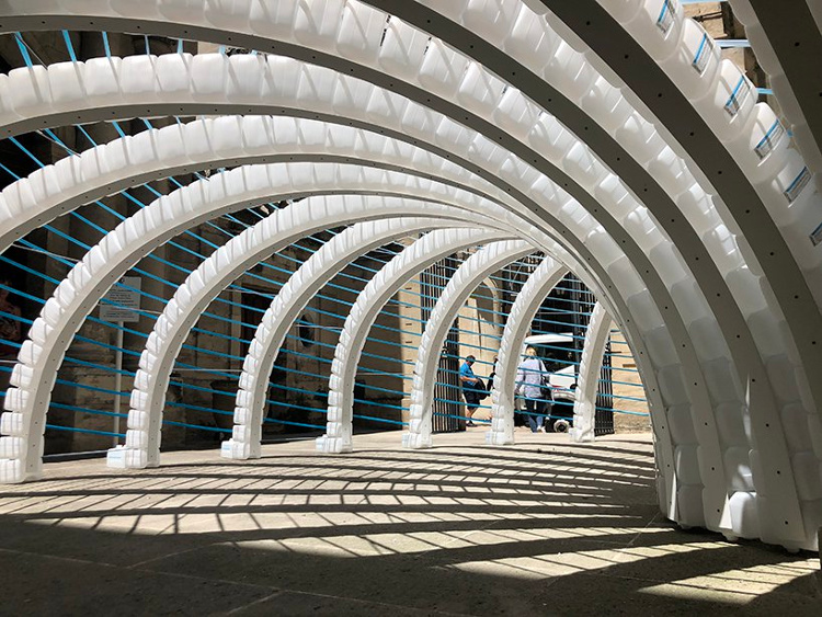 Wadah Air Dapat Membawa Pesan Untuk Isu Lingkungan