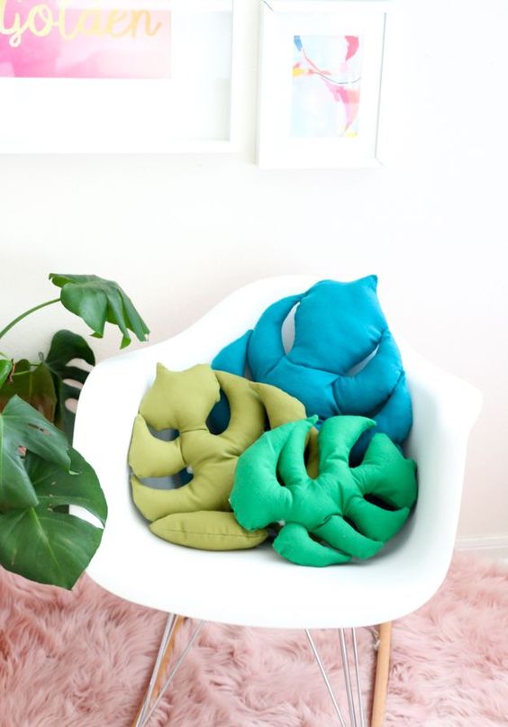 bantal model Monstera