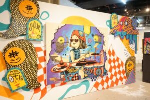 Menikmati Pameran Seni di Tengah Pusat Perbelanjaan