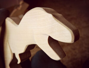 Desainer Jerman Berhasil Merancang Dinosaurus dari Kayu