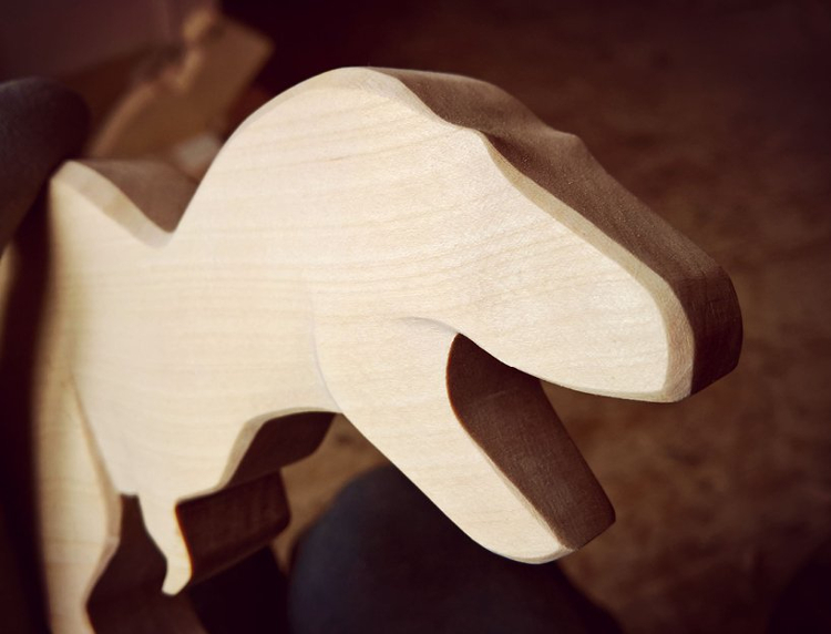 Desainer Jerman Berhasil Merancang Dinosaurus dari Kayu