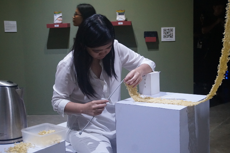 Transhuman Code: Eksplorasi Seni Melalui Teknologi