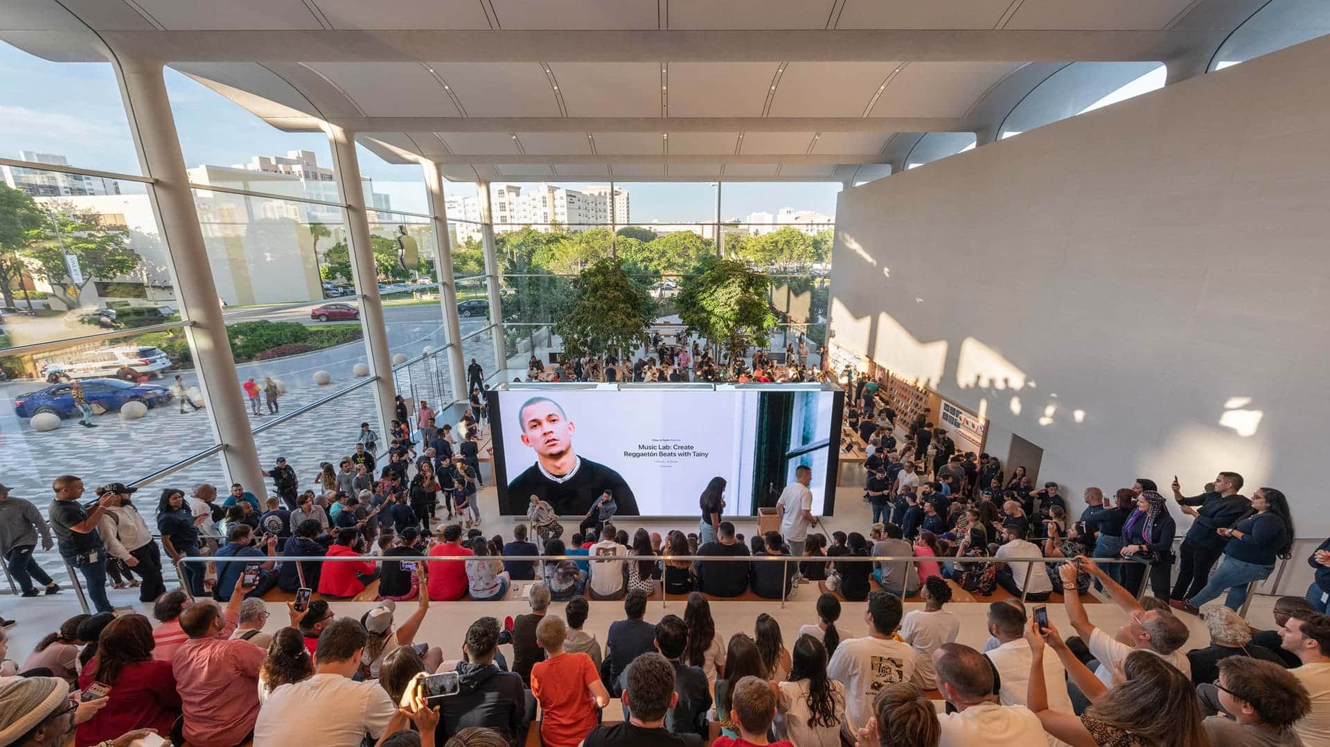 Intip Keunikan Apple Store di Mall Aventura Miami