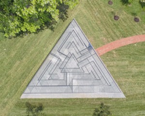 Menembus Labirin Kaca di Kota Kansas