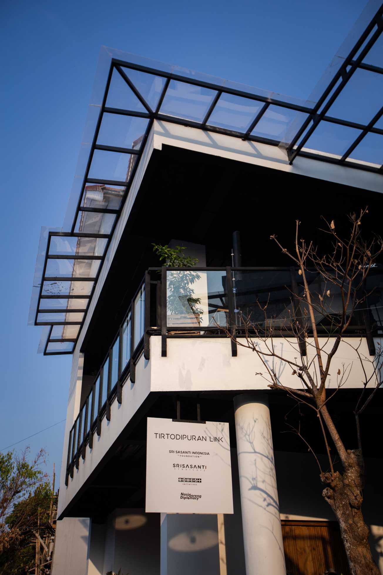 Tiga Galeri Dalam Satu Lokasi, Srisasanti Syndicate