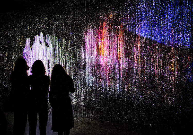 Resonansi Hubungan Manusia dan Cahaya karya Maja Petric