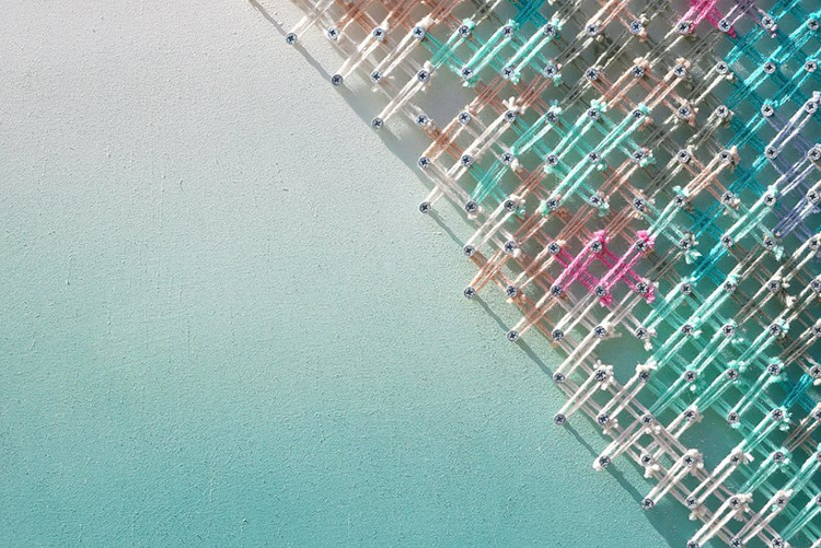 Menghias Jalanan Portugal Dengan Cross-Stitch