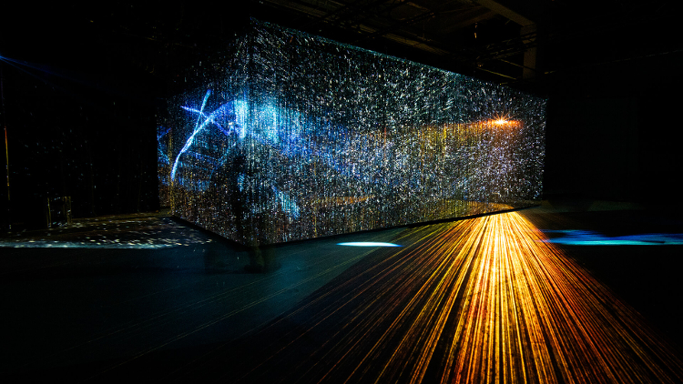 Resonansi Hubungan Manusia dan Cahaya karya Maja Petric