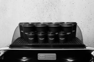 Balutan Elegan Saint Laurent Dalam Sebuah Kedai Kopi