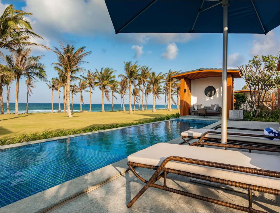 Unik! Resort Ini Berada di Antara Teluk dan Laut