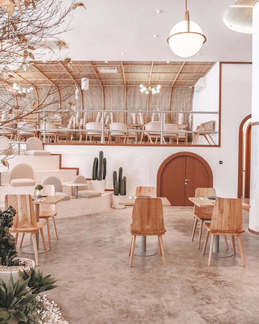 Interior dari Boja Eatery / Naresha Naresh