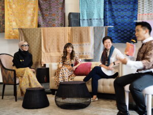 Inovasi Warna Tenun Nusantara CTI, Helai di Bika Living