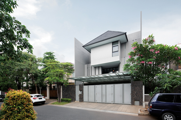 Rumah ini Cocok untuk Kolektor Mobil dan Pecinta Musik