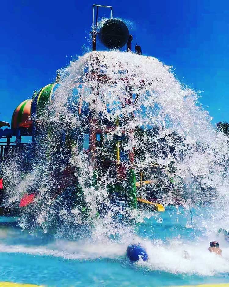 Wahana Ember Raksasa