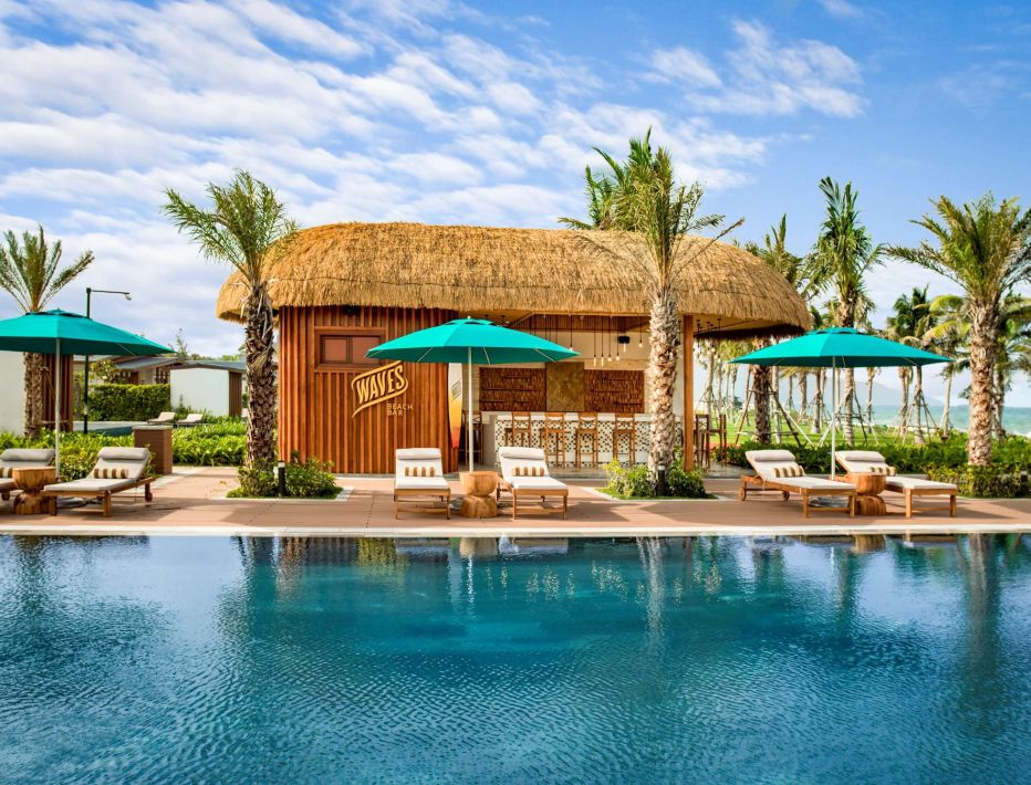 Unik! Resort Ini Berada di Antara Teluk dan Laut