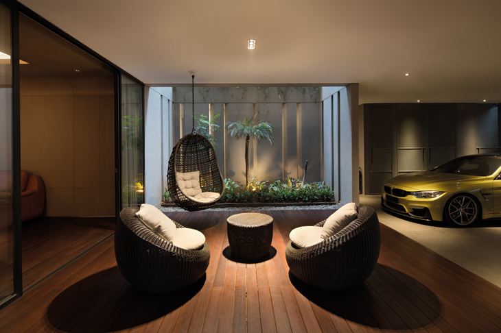 Rumah ini Cocok untuk Kolektor Mobil dan Pecinta Musik