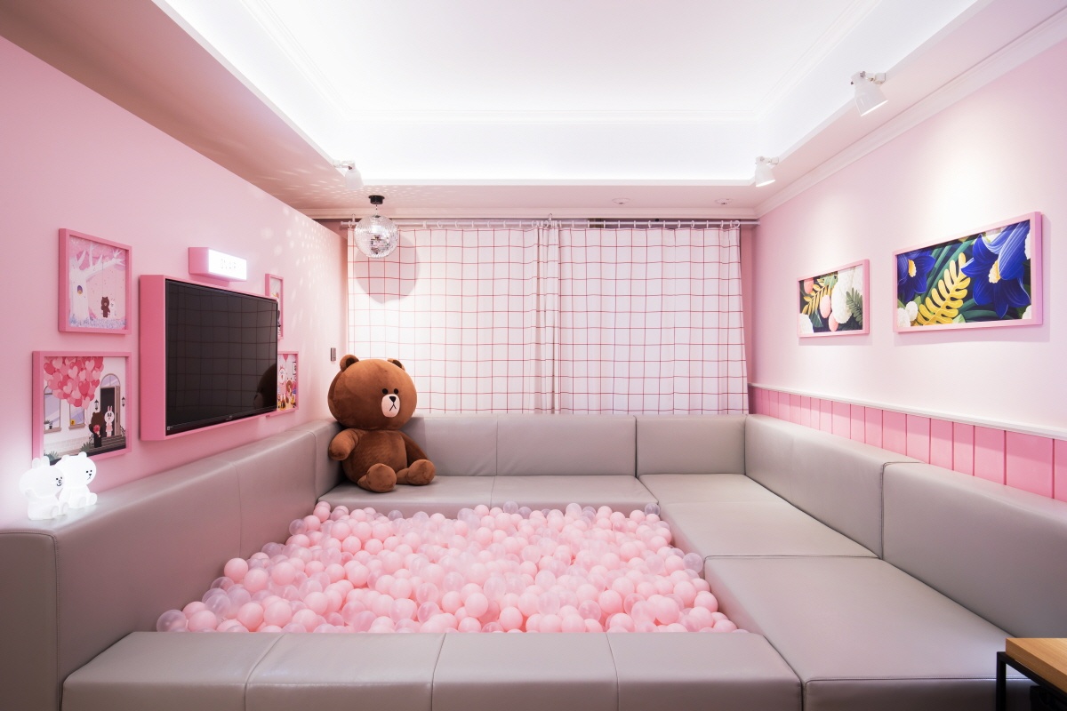 Ball Pool di dalam Line Cony Suite