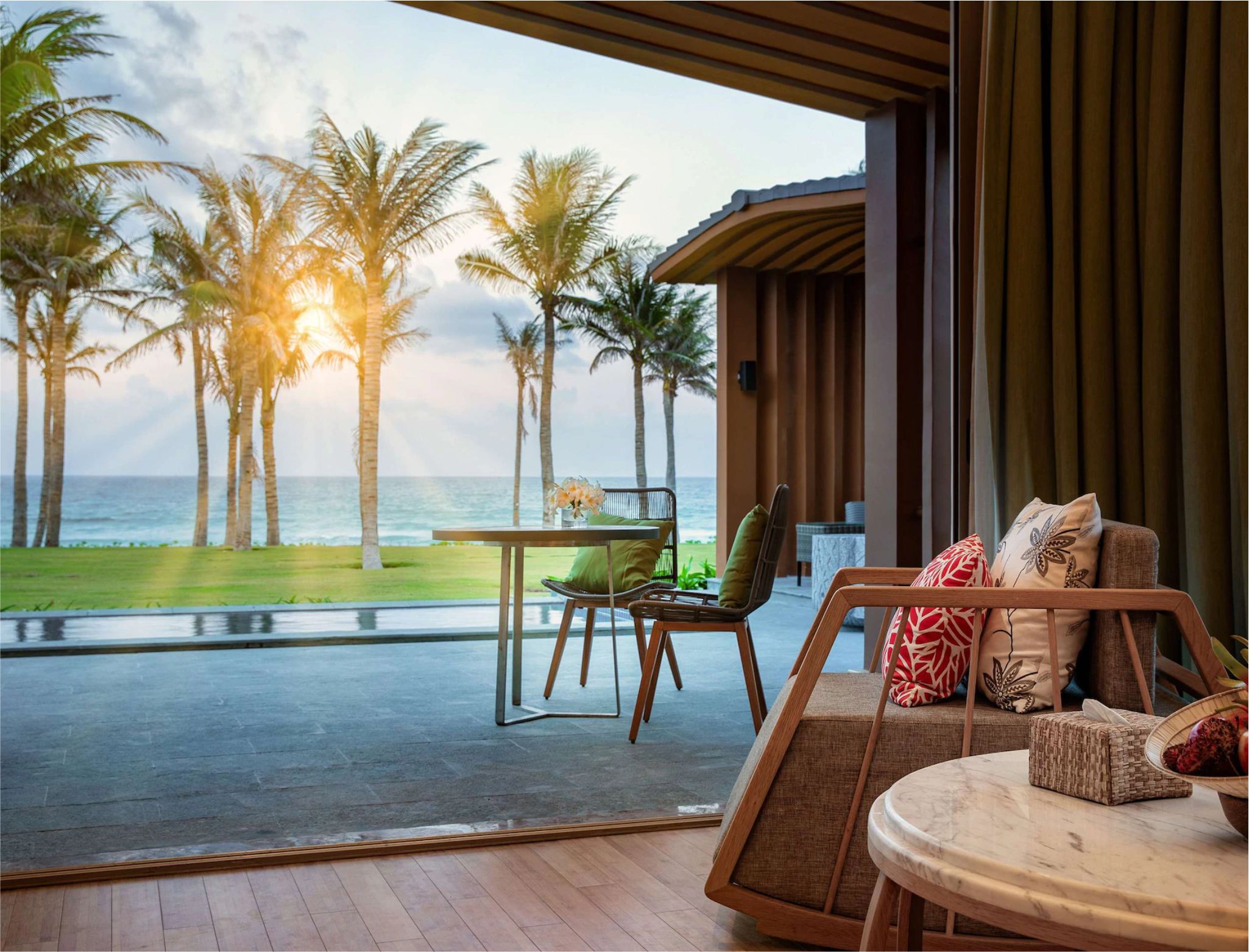 Unik! Resort Ini Berada di Antara Teluk dan Laut