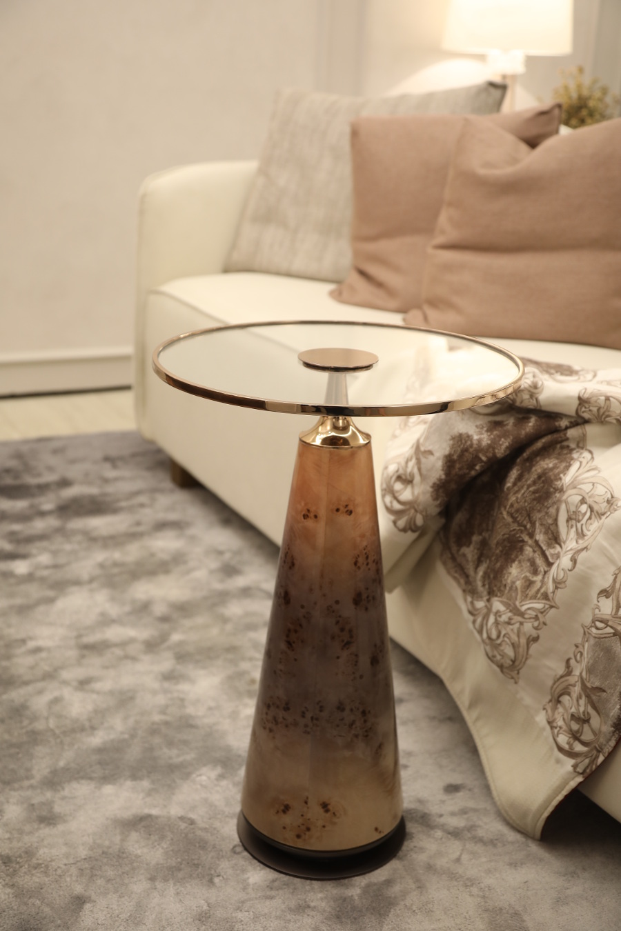 Indah Accent Table oleh Francine Denise untuk Saniharto