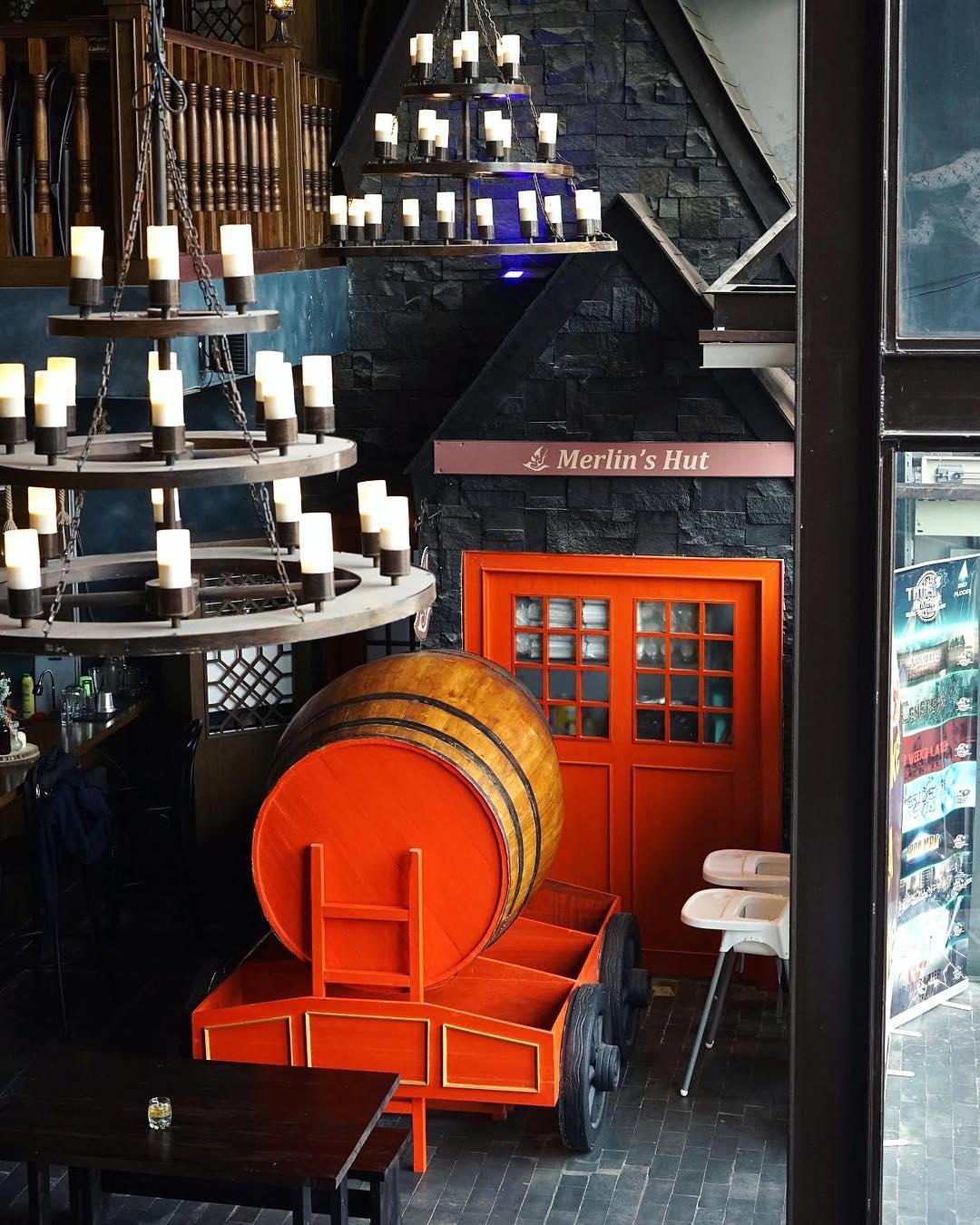 Salah satu detail restoran Take A Bite / Take A Bite