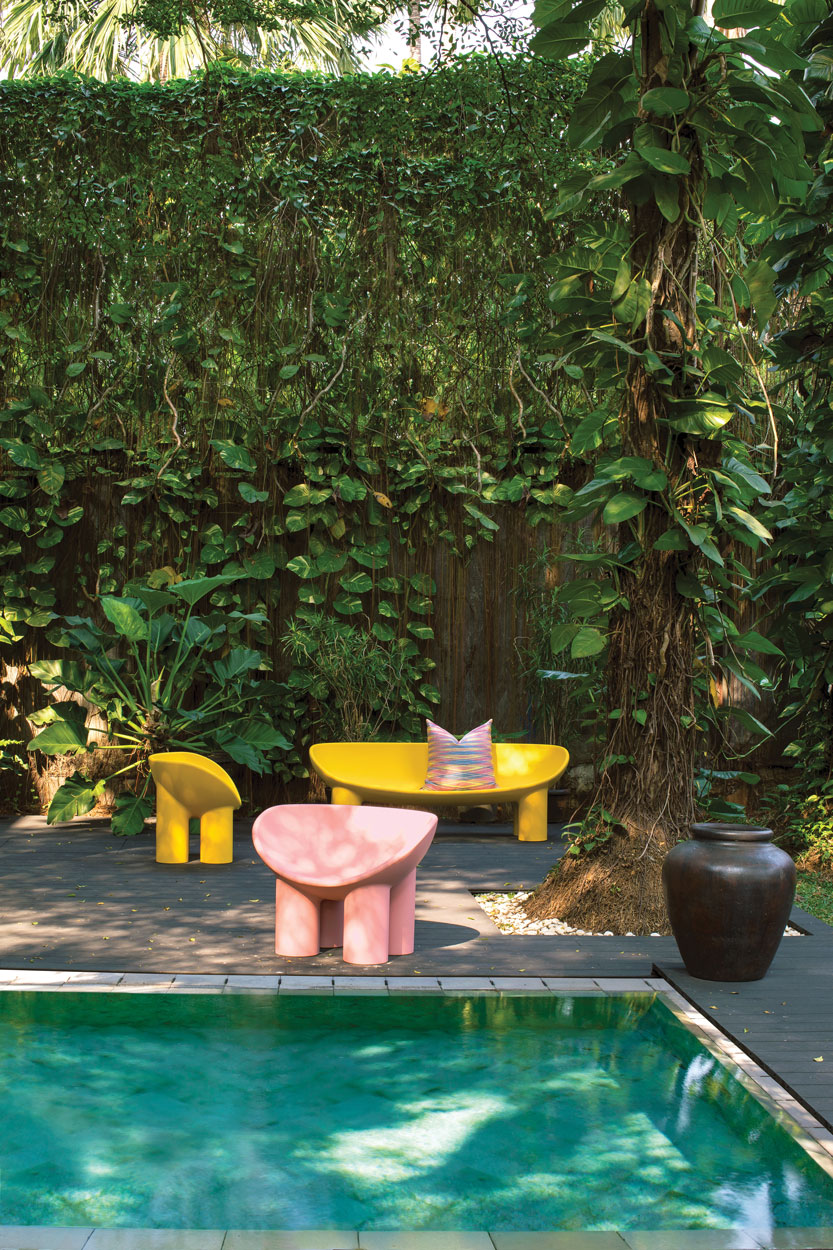 5 Furnitur Outdoor yang Tetap Cantik di Musim Hujan