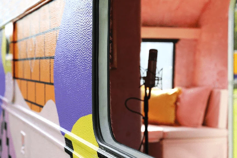 Baru! Perombakan Karavan Tua Menjadi Studio Musik