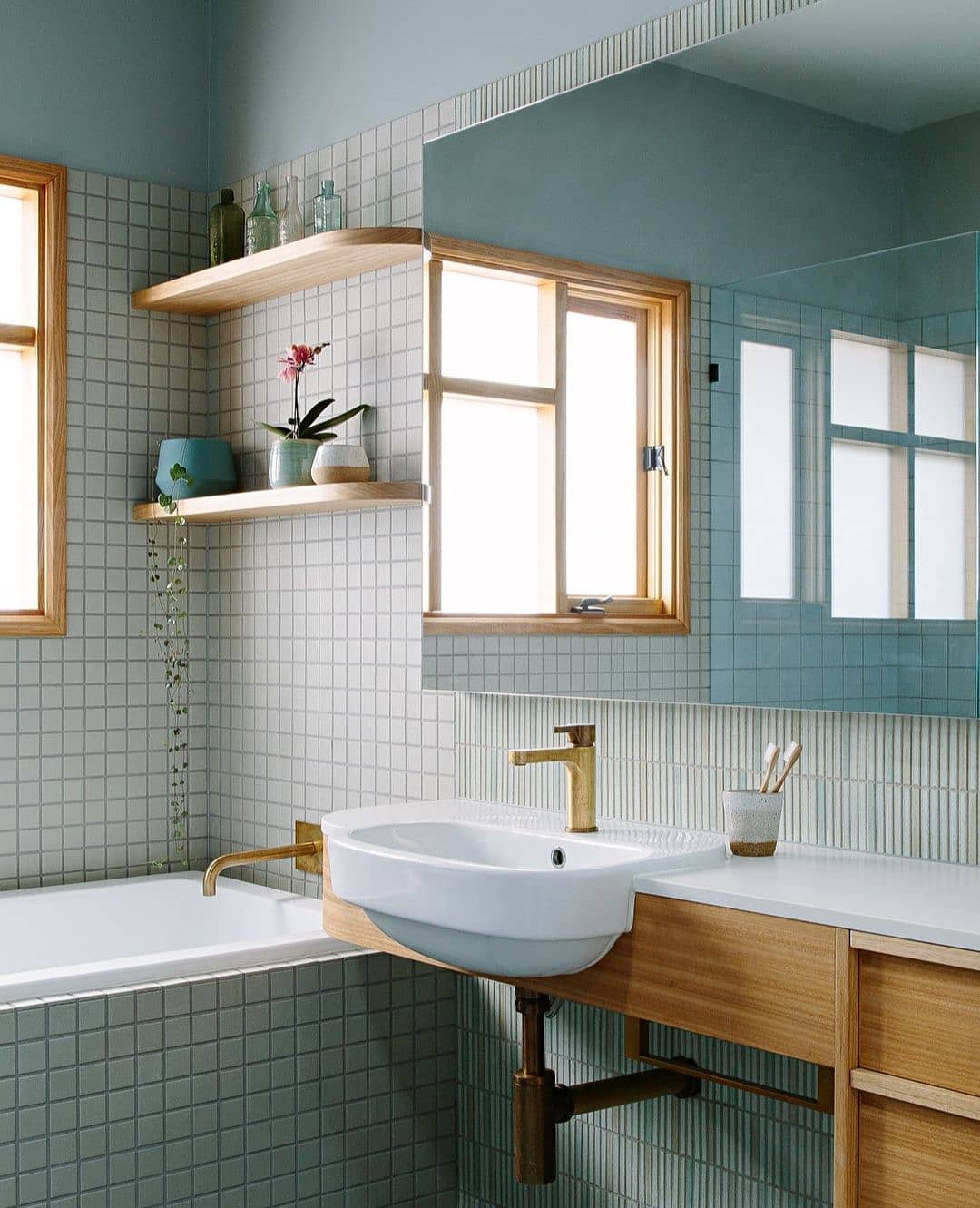 11 Desain Kamar Mandi Kecil Minimalis Paling Diminati