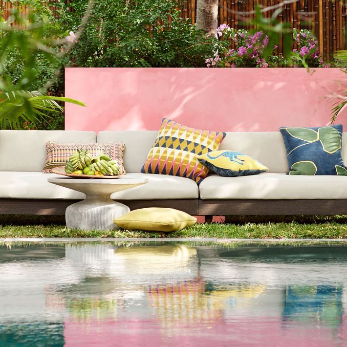 5 Furnitur Outdoor yang Tetap Cantik di Musim Hujan