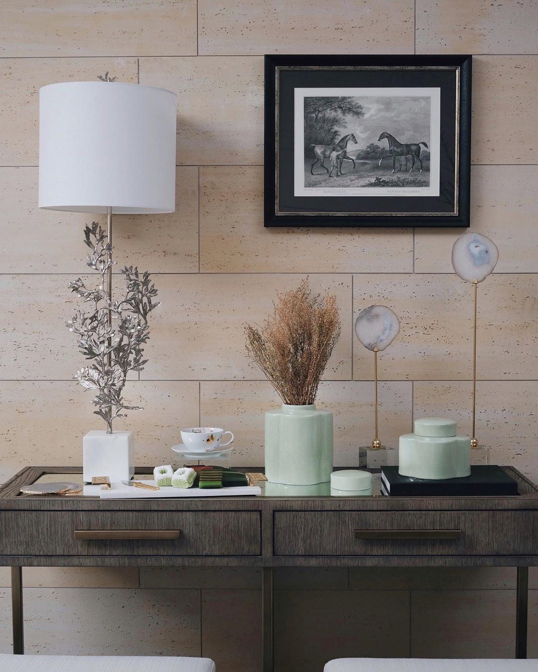 Deretan pajangan dari Klots