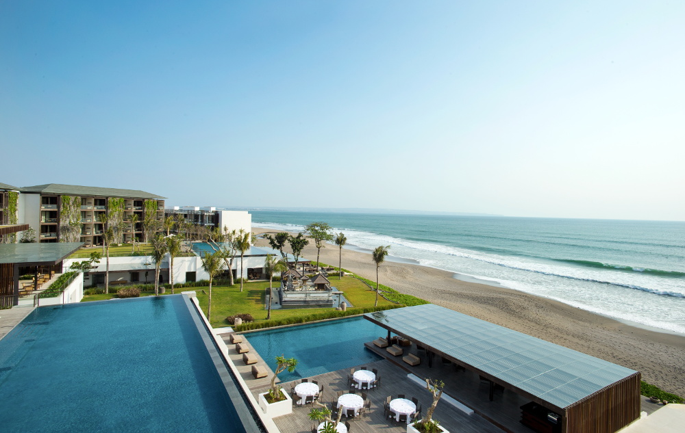 Rangkaian infinity pool di Alila Seminyak