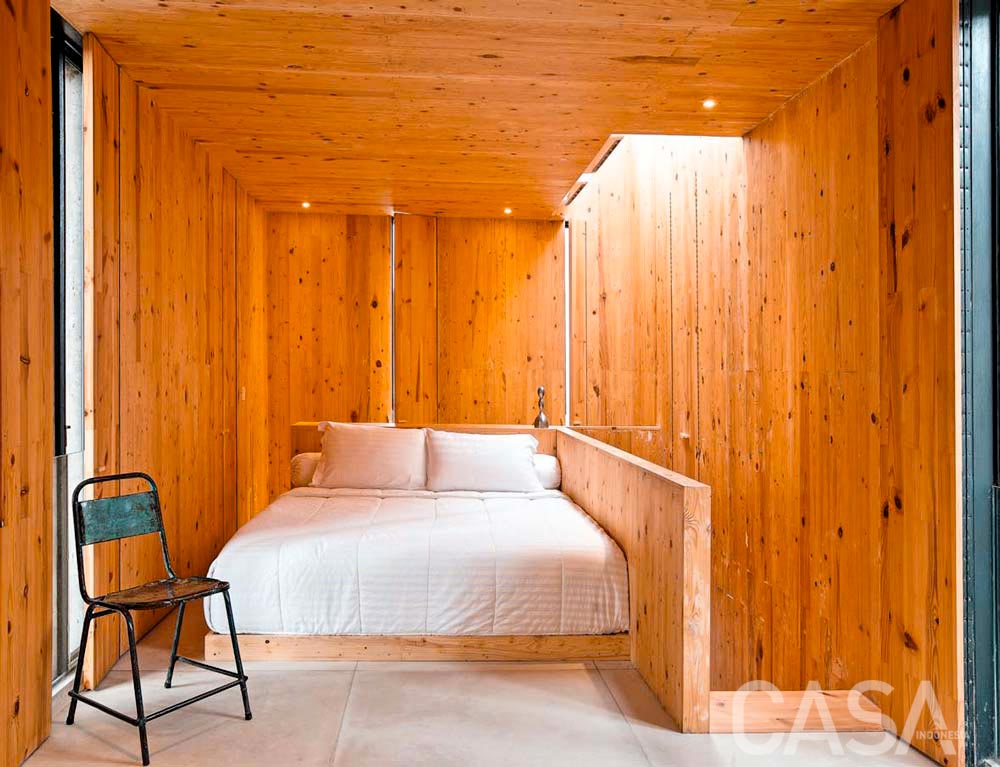 Hebat! Rumah ini Dibangun di Tengah 24 Pohon Palem andra matin bintaro