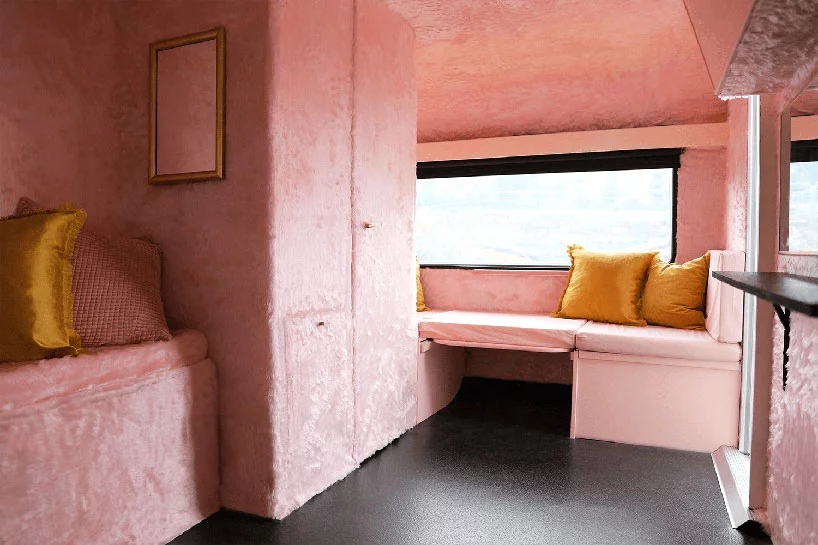 Baru! Perombakan Karavan Tua Menjadi Studio Musik