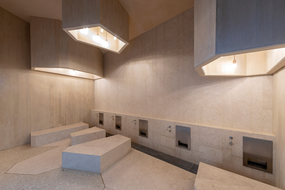 Sensasi Beribadah Dari Tengah Permata Bersejarah