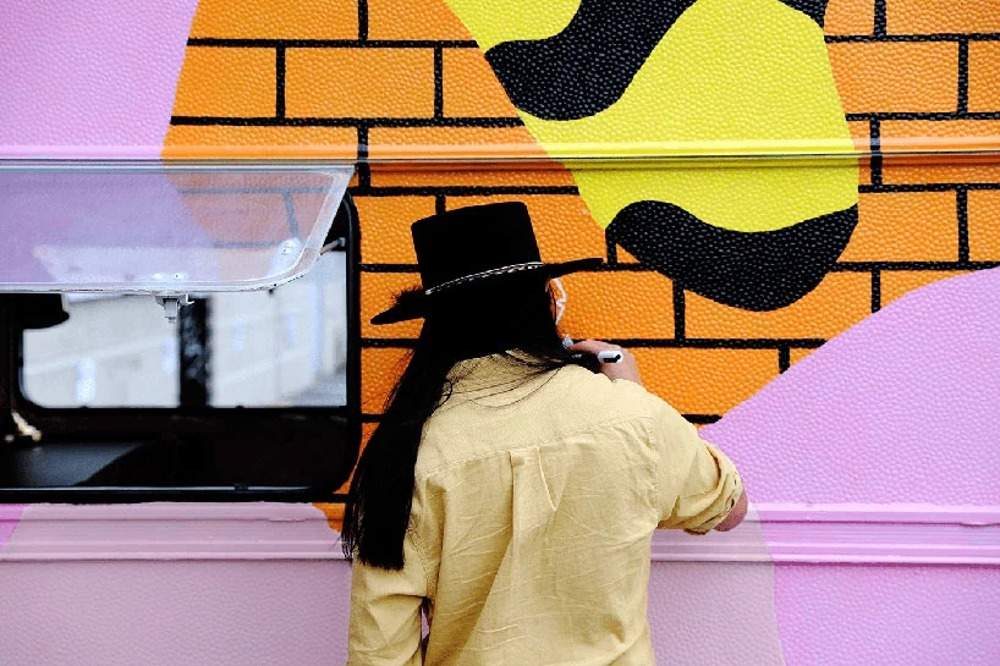 Baru! Perombakan Karavan Tua Menjadi Studio Musik