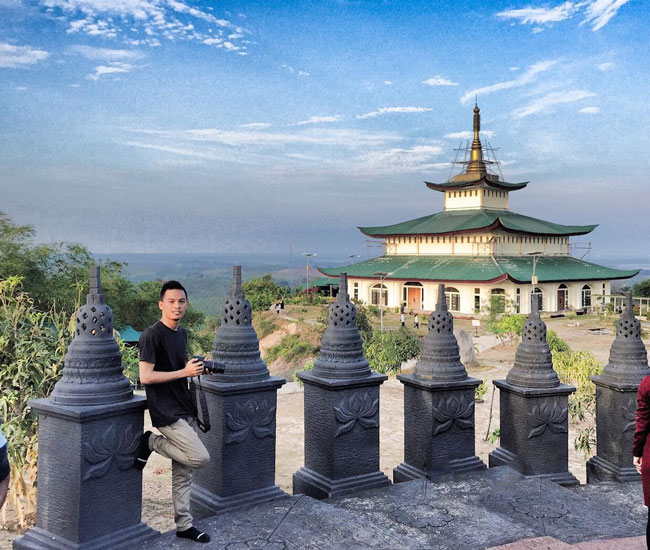 Vihara Pa Auk Tawya di Nagoya Hill, Batam