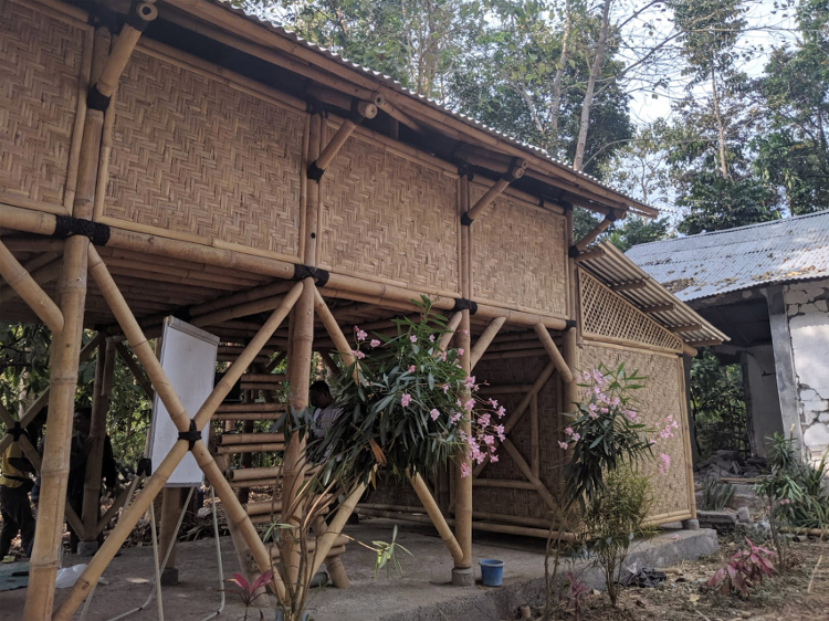 Rumah Bambu Jadi Solusi Gempa di Indonesia