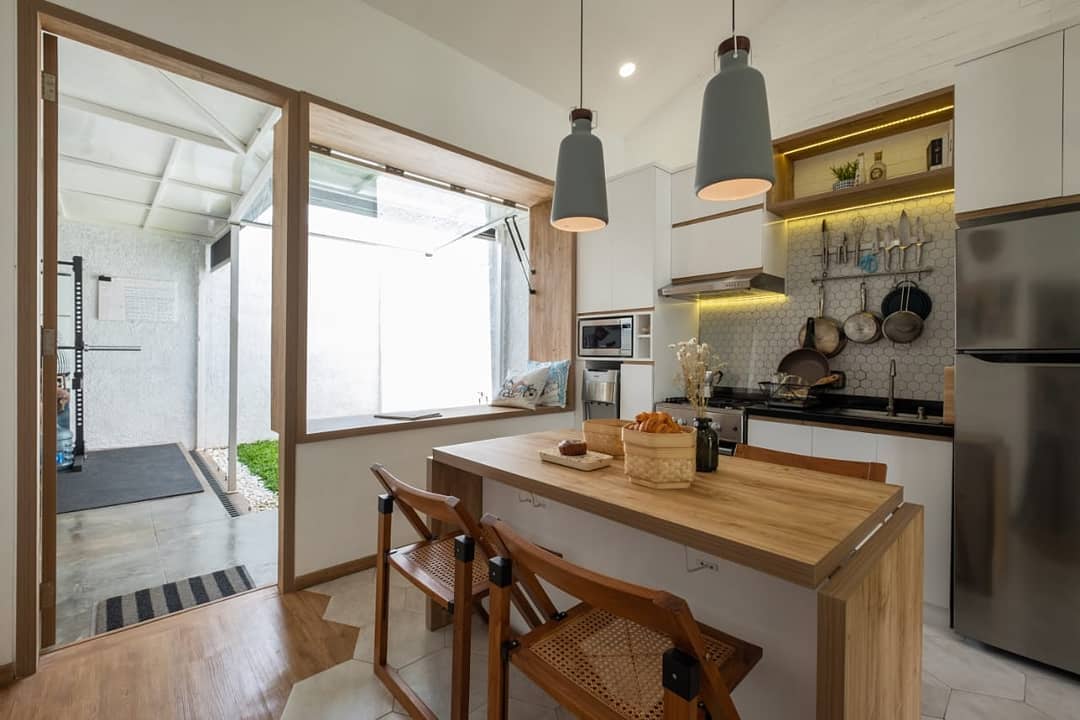 Solusi Rumah Kecil: Desain Ruang Makan & Dapur Jadi 1