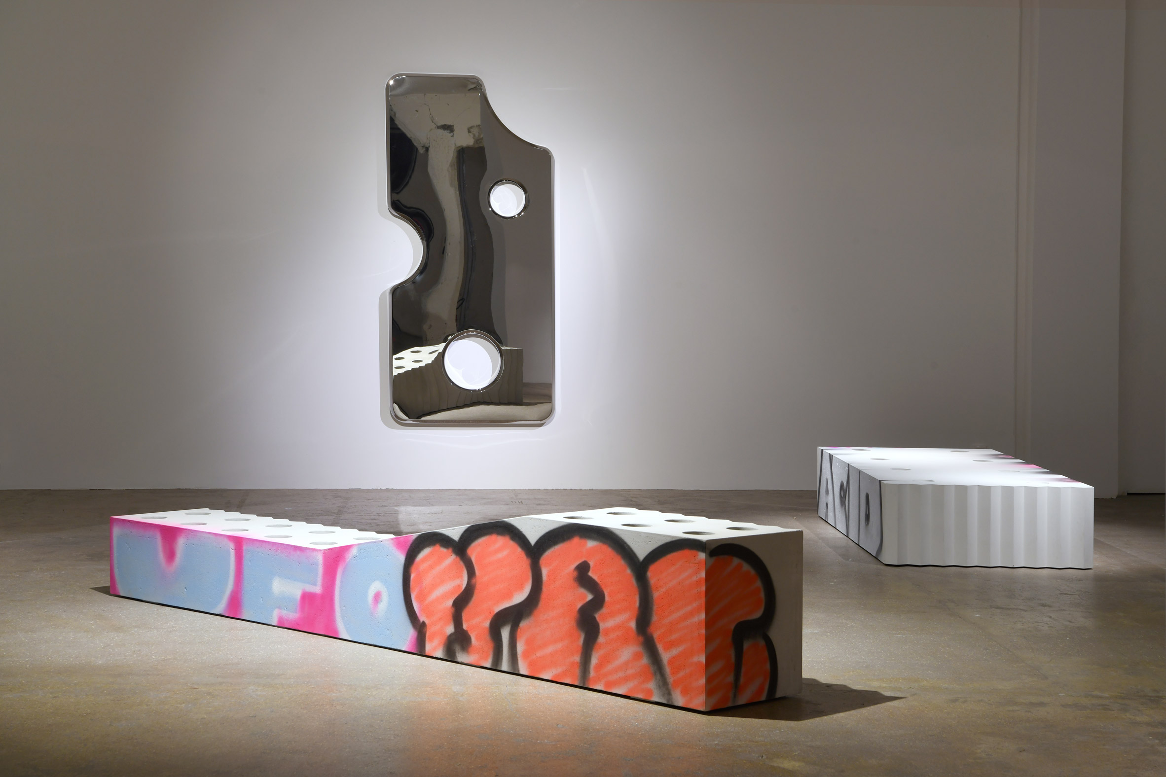 Dari Off-White Hingga Pameran Furnitur di Paris