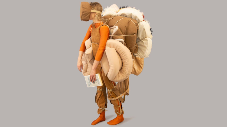 Lucy McRae Merancang Survival Kit untuk Manusia Modern