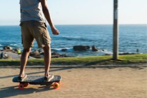 Keren! Papan Skate ini Terbuat dari Sampah Plastik