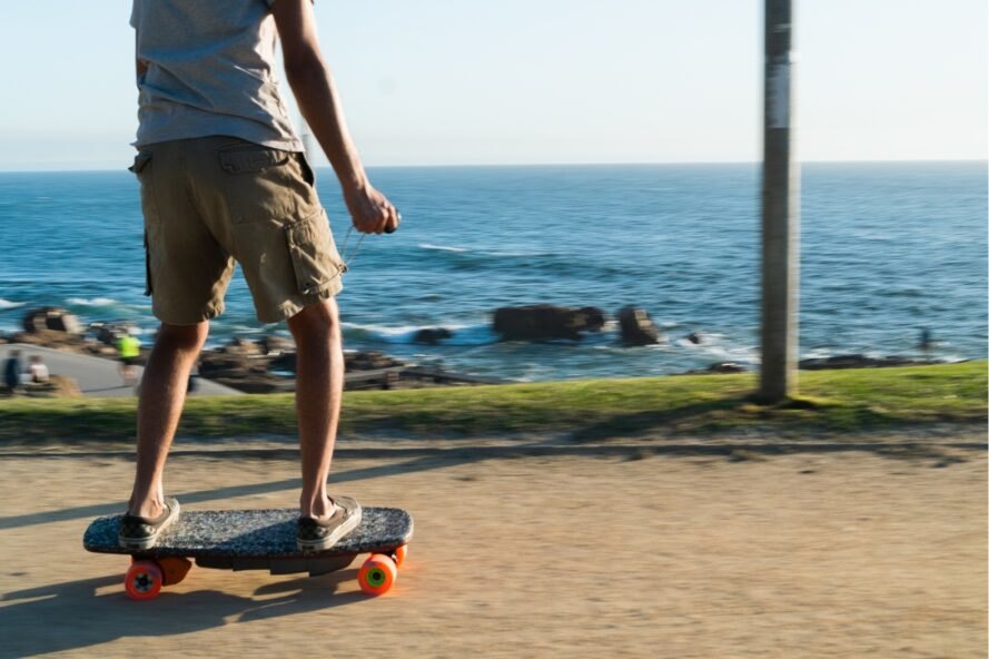 Keren! Papan Skate ini Terbuat dari Sampah Plastik