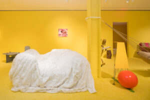 Serba Kuning! Instalasi Furnitur Dengan Bentuk Baru