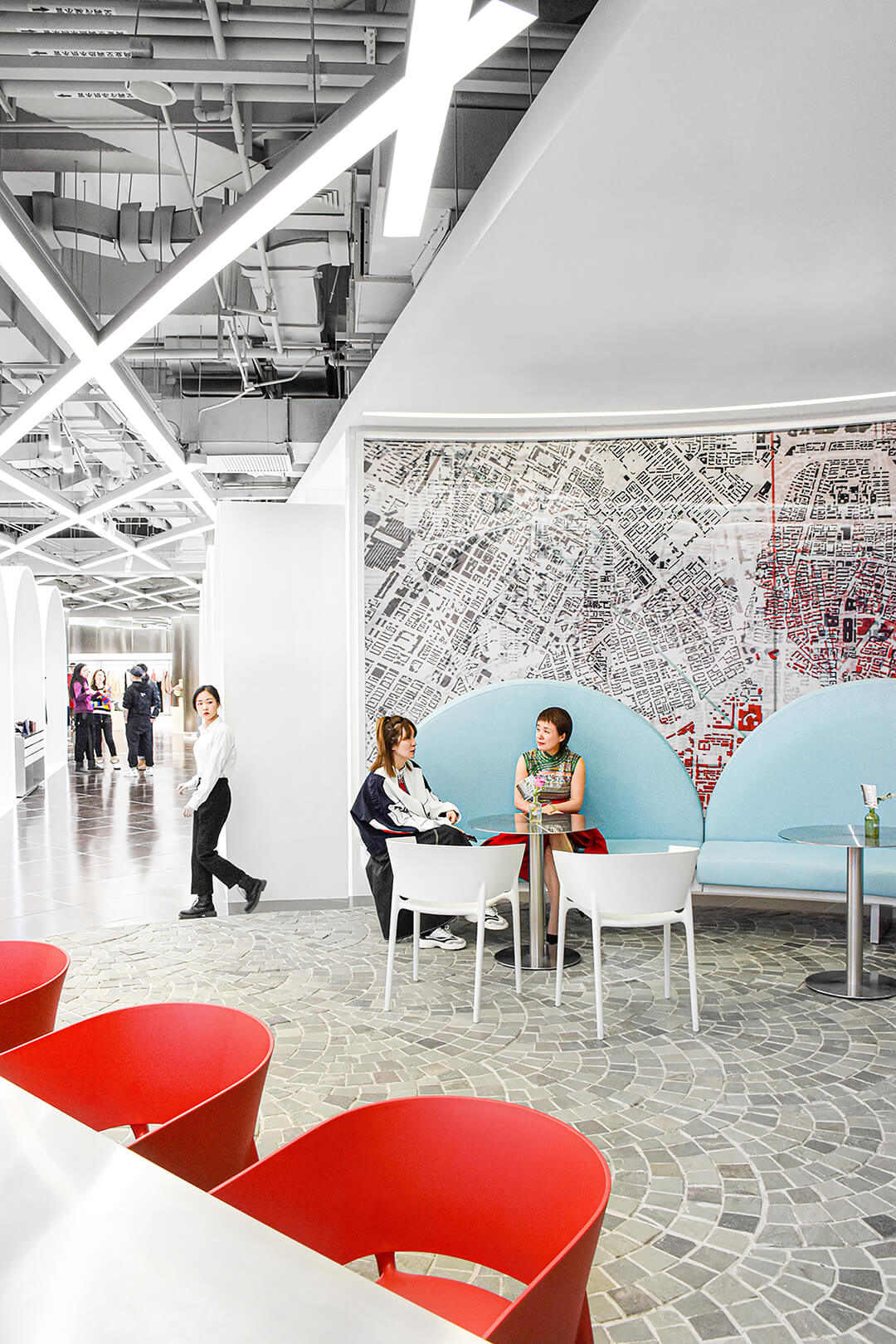 Meeting Place Berisi Retail Store? Simak Di Sini!