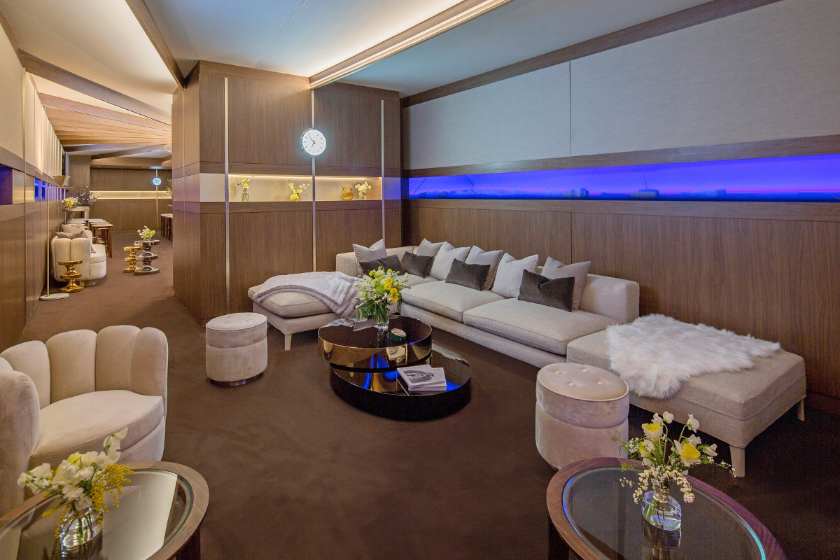 Celah di dinding yang merupakan display menampilkan panorama di Kutub Utara