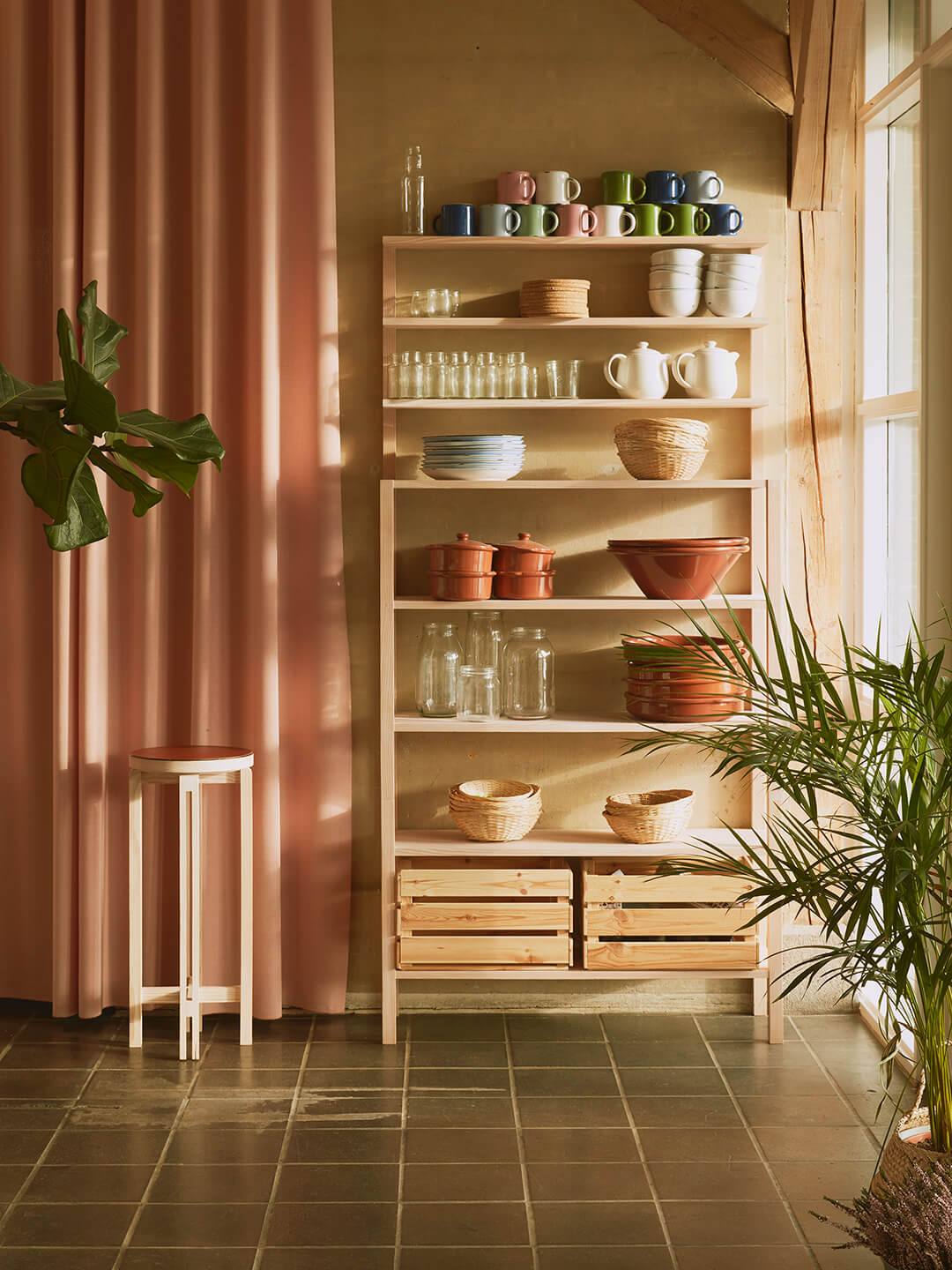 Restoran ini Menggunakan Kayu untuk Seluruh Interiornya