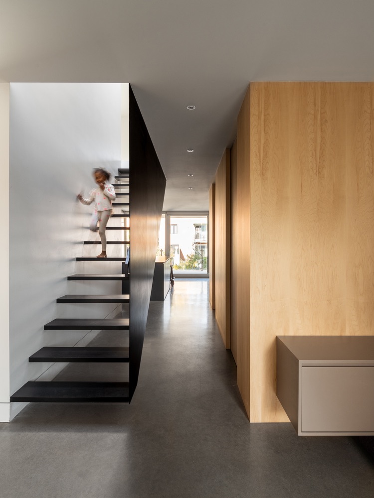 Dua Keluarga dalam Satu Rumah dengan Desain Ini