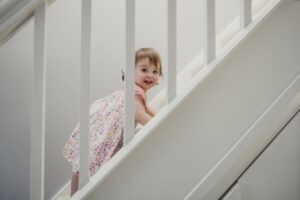 7 Aspek Penting Membangun Tangga yang Aman untuk Anak