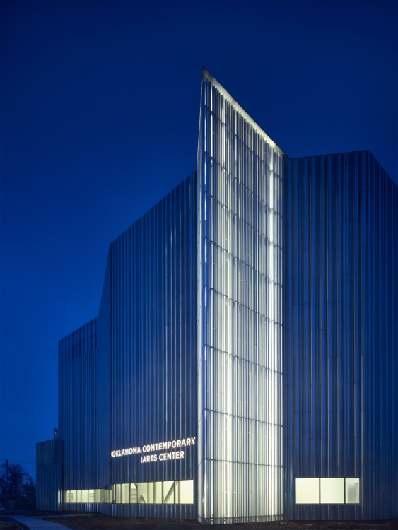 Fasad Bangunan Ini Didesain Untuk Memantulkan Cahaya