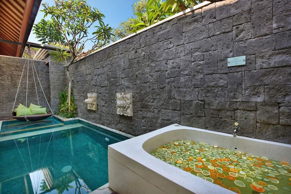 Batu Alam Andesit di Area Kolam Renang